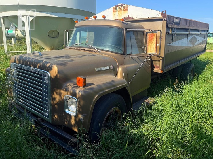 international-grain-truck-image-1
