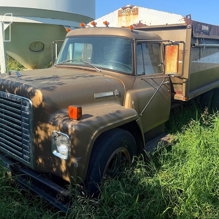 INTERNATIONAL GRAIN TRUCK
