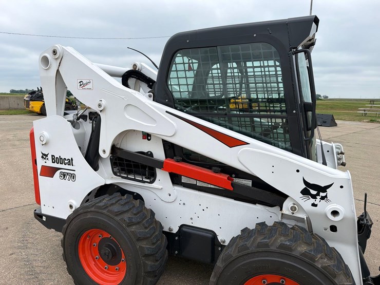 2022-bobcat-s770-image-22