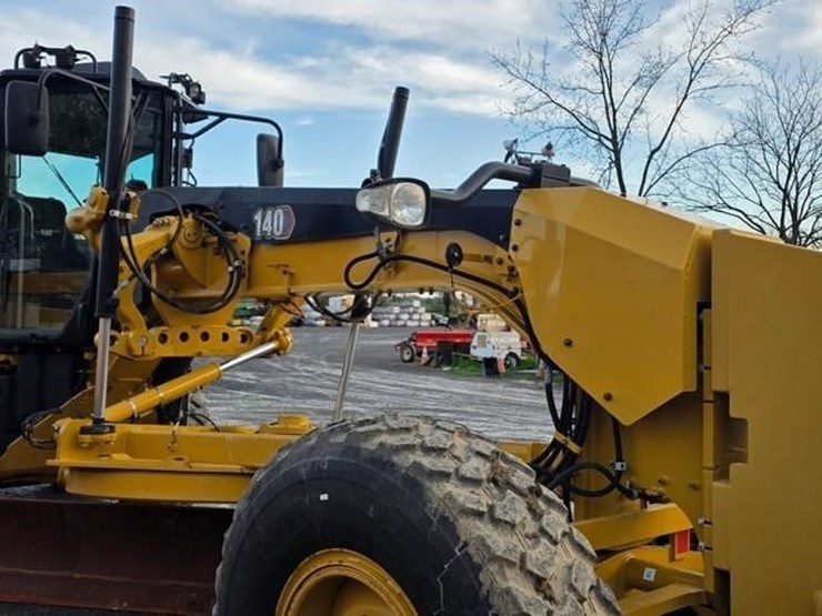2020-caterpillar-140-image-47
