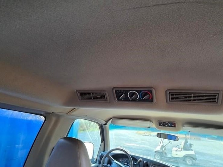 2001-chevrolet-express-3500-image-40