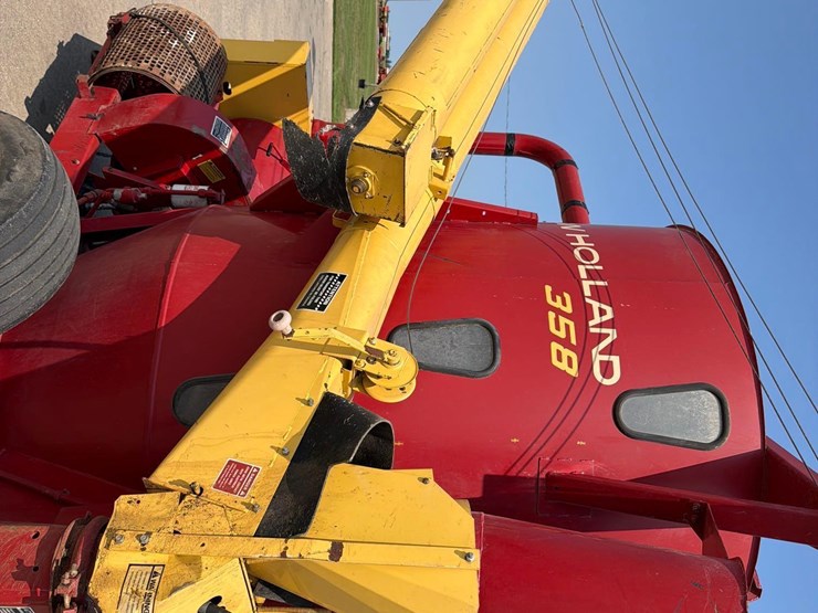 new-holland-358-image-9