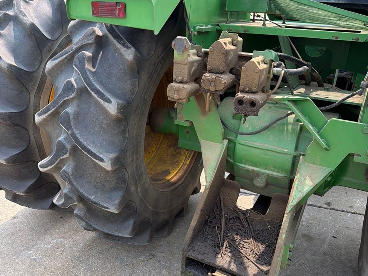 john-deere-8560-image-9