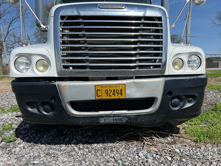 freightliner-cst120-image-24