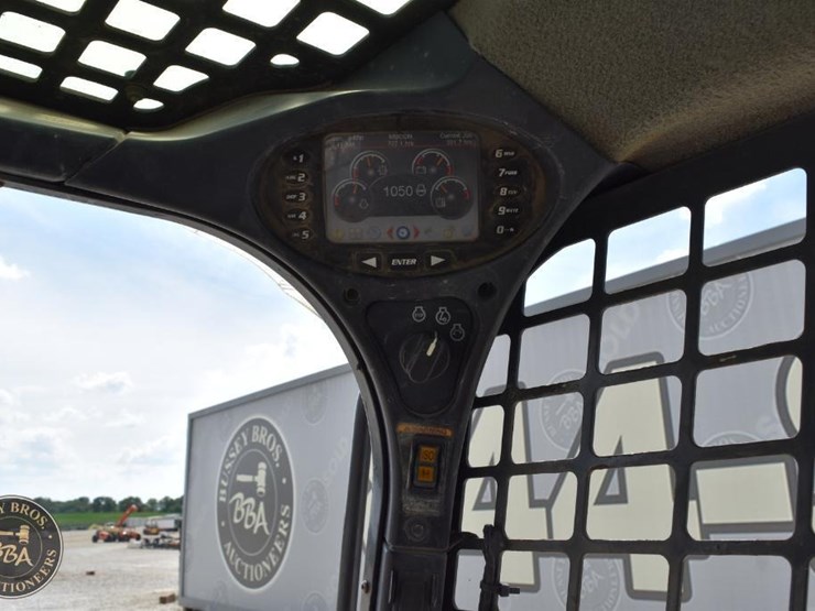 2016-bobcat-t740-image-81