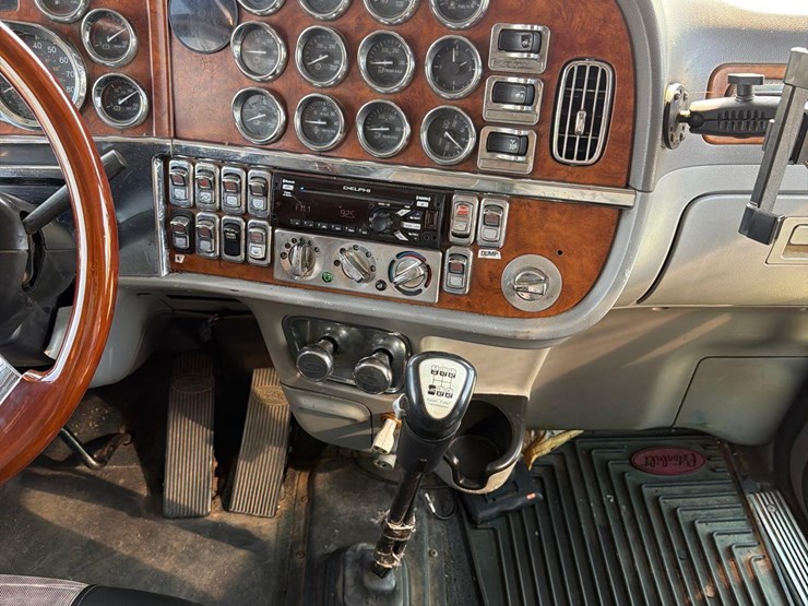 2007-peterbilt-379-image-46