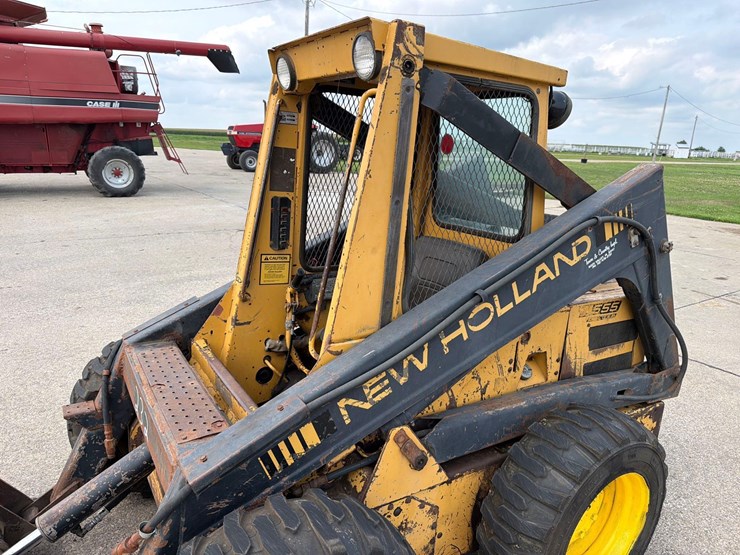 new-holland-l555-image-12