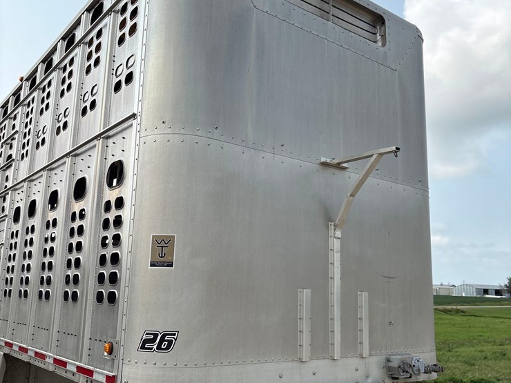 2014-wilson-livestock-trailer-image-33