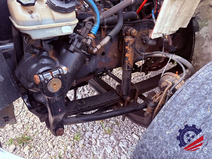 2006-freightliner-m2-106-image-34