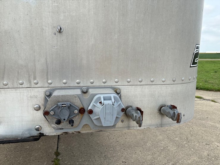 2014-wilson-livestock-trailer-image-40