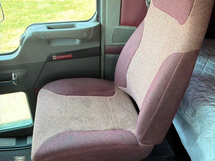 2010-kenworth-t660-image-34