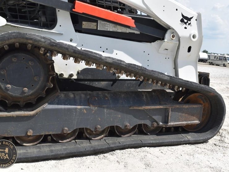2016-bobcat-t740-image-31
