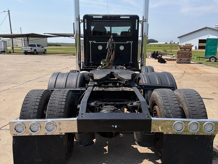 2007-peterbilt-379-image-5