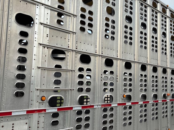 2014-wilson-livestock-trailer-image-18
