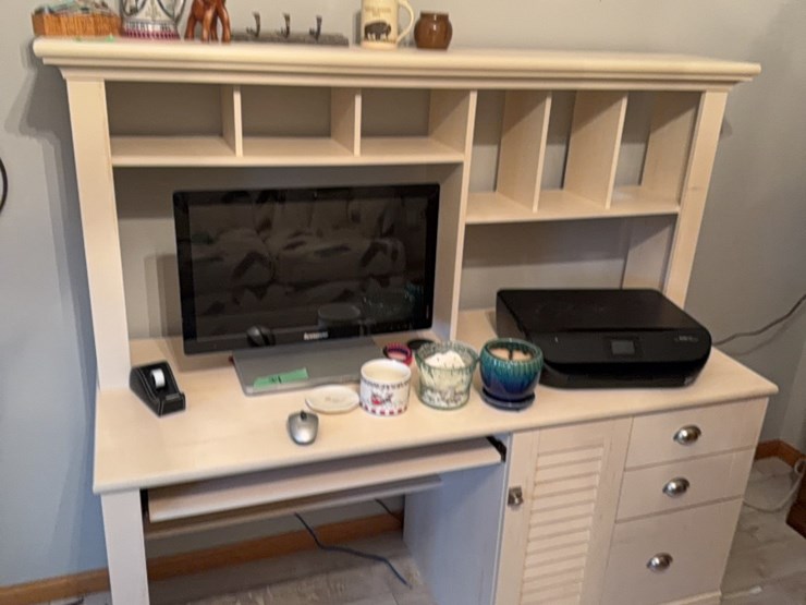 large-office-desk,-nice-shape,-modern-color-image-4