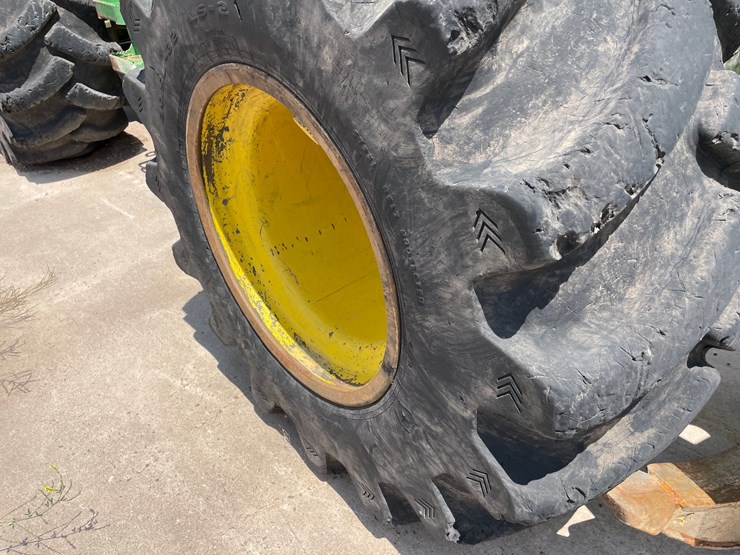 2015-deere-648l-image-17
