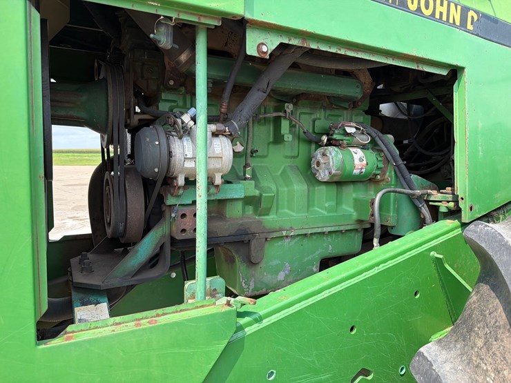 john-deere-8560-image-22