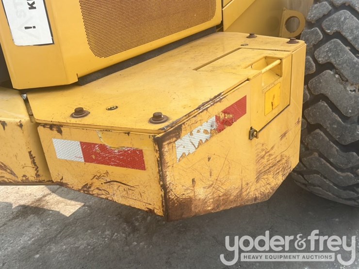 2014-deere-624k-image-24