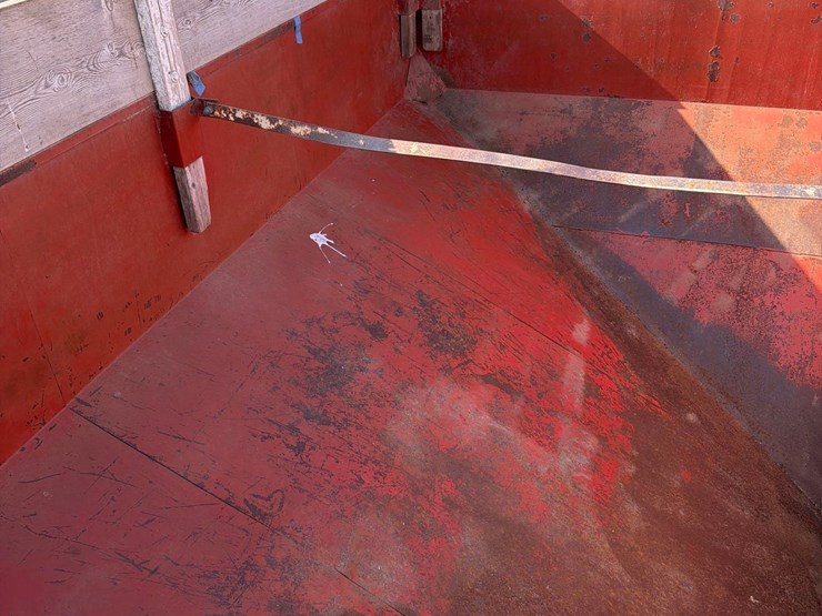 lundell-250-bushel-gravity-wagon-image-20