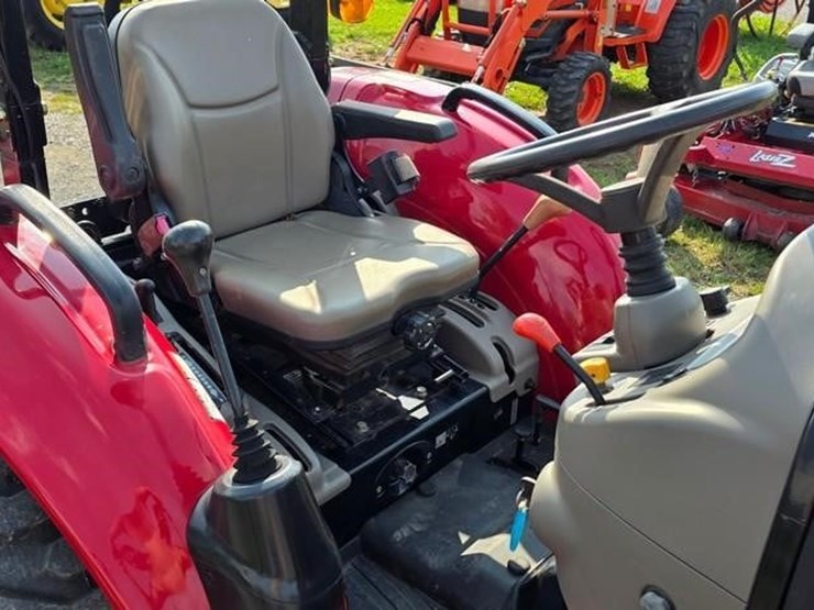 case-ih-farmall-35c-image-40