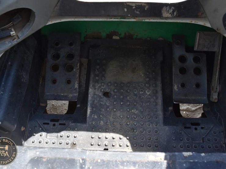 2016-bobcat-t740-image-41