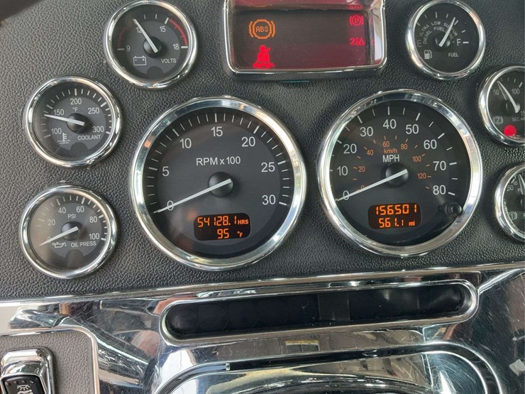 2013-peterbilt-389-image-7
