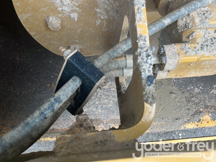 2016-caterpillar-cs56b-image-36