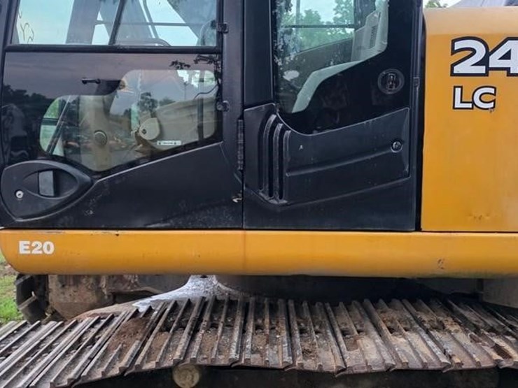 2011-deere-240d-lc-image-40