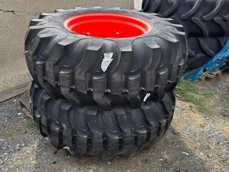 2-titan-17.5-24-tractor-tires-&-rims-image-4