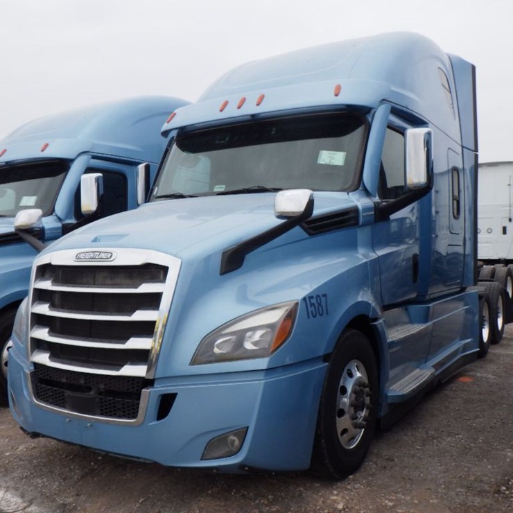 2021 FREIGHTLINER CASCADIA 126