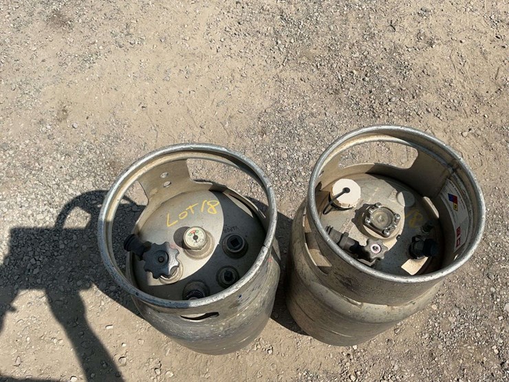 (2)-aluminum-propane-tanks-image-2