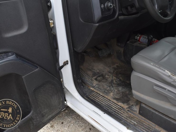 2018-chevrolet-silverado-2500hd-image-18