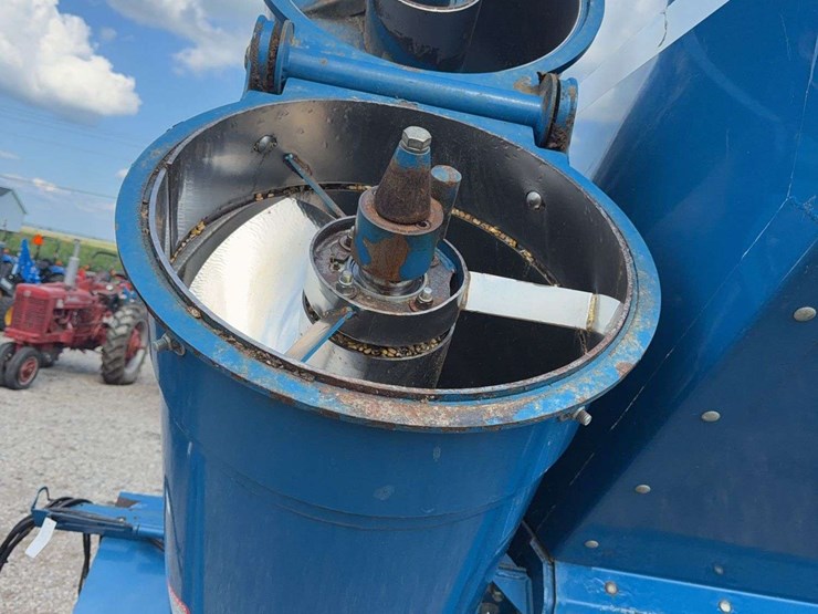 2002-kinze-1050-image-19