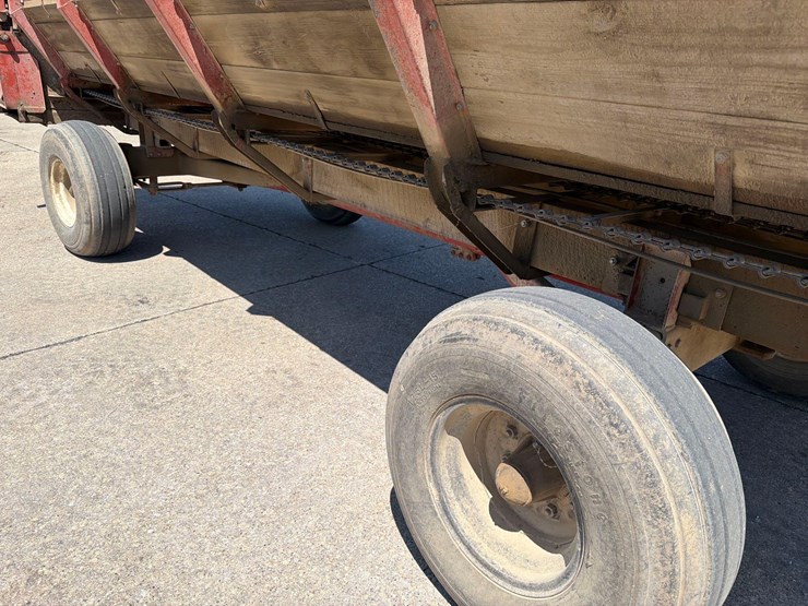 roorda-16ft-front-unload-silage-wagon-image-8