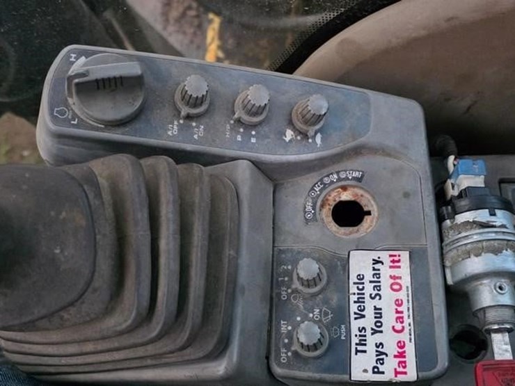 2011-deere-240d-lc-image-92