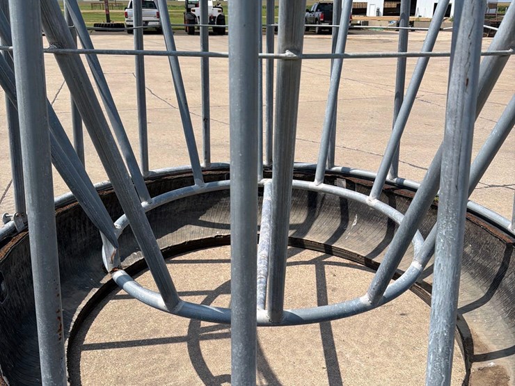 8-1/2ft-round-bale-feeder-image-5