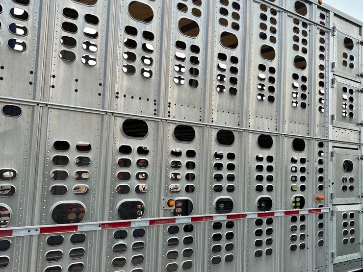 2014-wilson-livestock-trailer-image-46