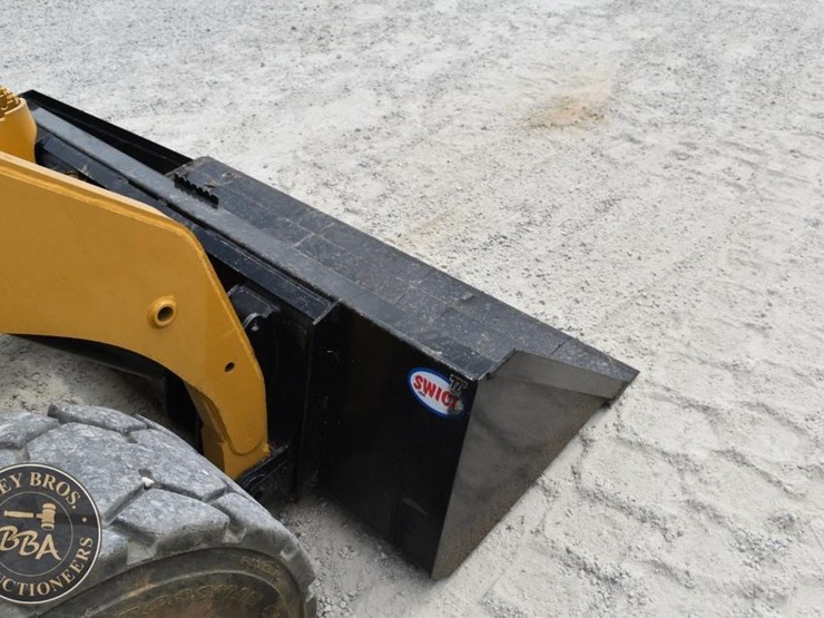 caterpillar-246-image-21