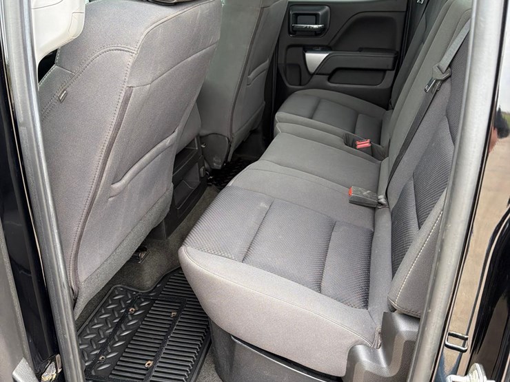 2018-chevrolet-1500-image-26
