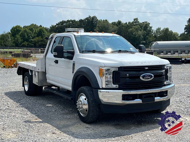 2017-ford-f550-xl-image-11