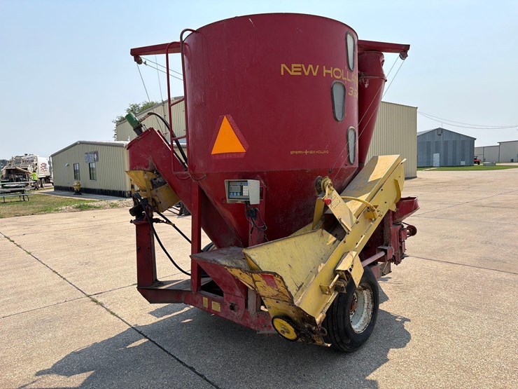 new-holland-354-image-2