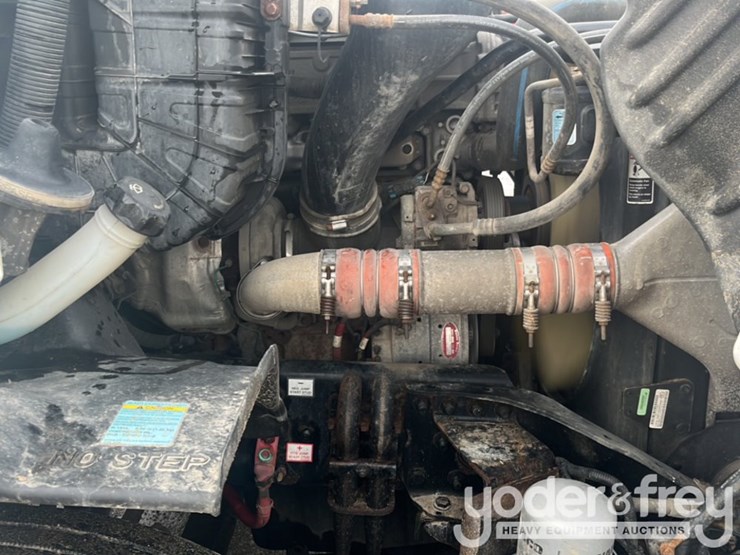 2018-freightliner-cascadia-113-image-37