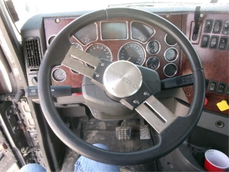 2017-mack-pinnacle-cxu613-image-24