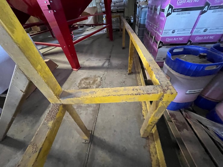 usc-800-seed-treater-with-guardrails-and-screen-image-10