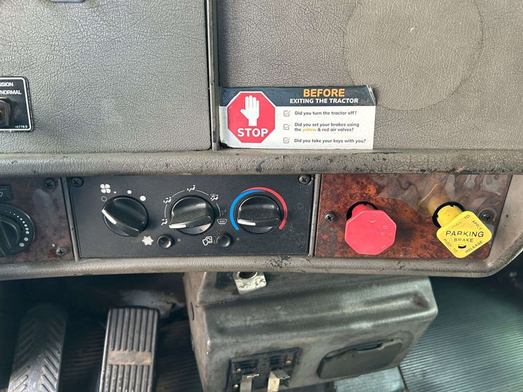 2005-kenworth-t300-image-73