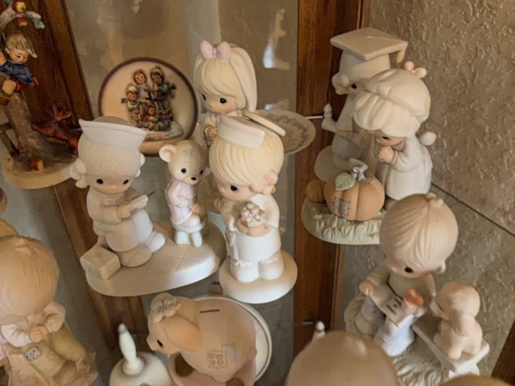 precious-moments-set,-also-more-goebel-pieces,-west-germany.-winning-bidder-takes-all-(19-total)-image-6