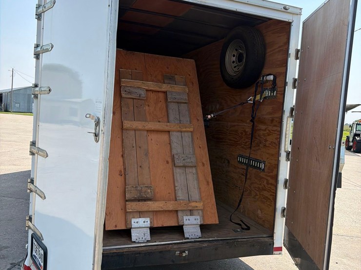2018-diamond-100”-x-24ft-bumper-hitch-enclosed-trailer-image-18