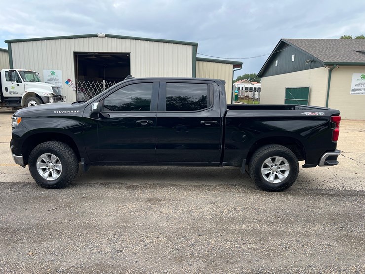 2022-chevrolet-silverado-1500-image-2