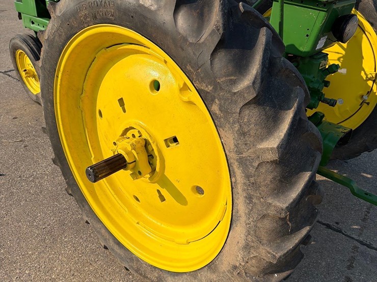 john-deere-b-image-6
