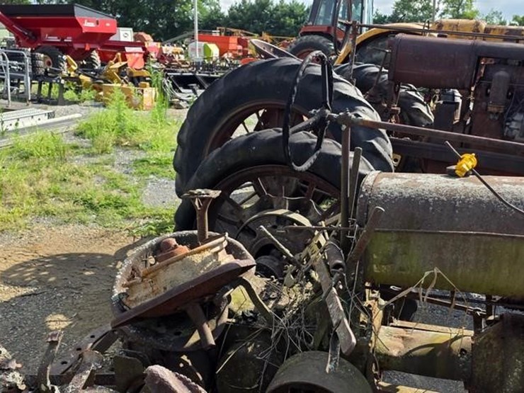 farmall-f14-tractor-(not-running)-image-9